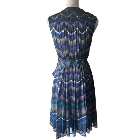Diane Von Furstenberg Bali Silk Chiffon Wrap Dress Sleeveless A-Line - Size 4 - Picture 10 of 16